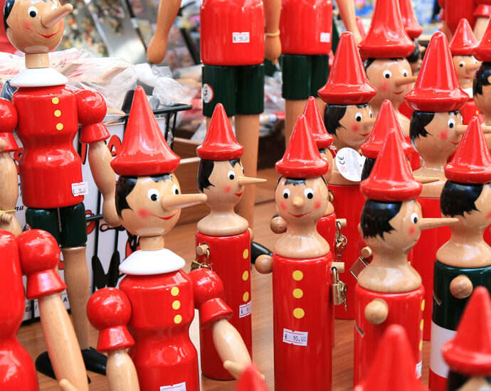 Painted wooden Pinocchio dolls (Image: Angor1975)