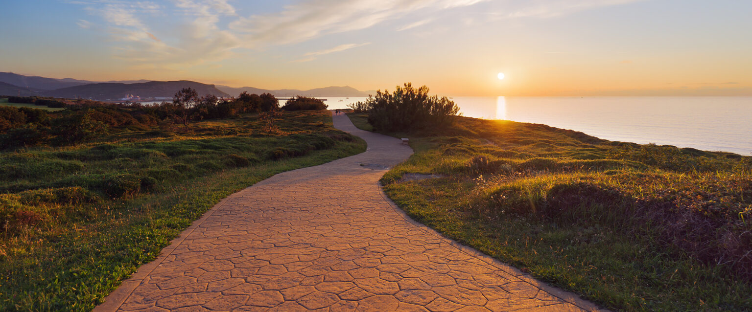 Path near the sea (Image: Mikel Martinez)